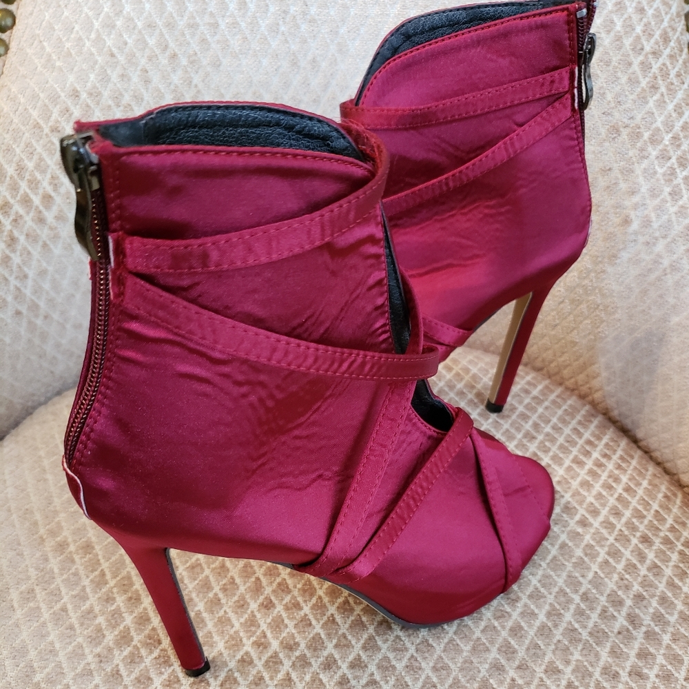 Shoes - Picture 4 of 7